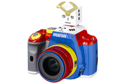 HOYA、デジタル一眼レフ「PENTAX K-r」の「コレジャナイロボモデル」 画像