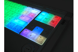 LEDの発光を好みに設定!レインボーに光るUSBキーボード! 画像