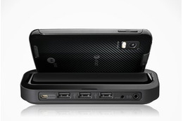 【CES 2011】モトローラがデュアルコアのスマートフォン「ATRIX 4G」！ユニークなドックも登場 画像