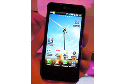 【CES 2011】LG、最新スマートフォンを一挙公開……デュアルコアプロセッサ搭載「Optimus 2X」や、LTE対応「Revolution」など 画像