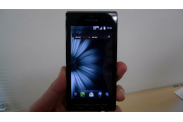 auスマートフォン「REGZA Phone IS04」が本日発売 画像