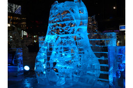 ライトアップされた氷の初音ミク……さっぽろ雪まつり 画像