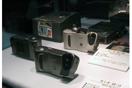 【CP+】はじめて触ったデジカメは?「QV-10」など懐かしのデジカメが複数展示 画像