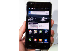 【MWC 2011(Vol.9)】Samsung、デュアルコアCPUの「GALAXY S II」を報道陣に公開 画像