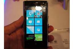 【MWC 2011(Vol.24)】写真で見るMSブースのWindows Phone 7 画像