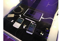 【MWC 2011(Vol.42):動画】動画でチェックする「HTC ChaCha」「HTC Salsa」……“Facebookボタン”搭載のスマホ 画像