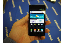 スマートフォンの“2強”「Xperia acro」と「GALAXY S II」、ユーザーの評価は？ 画像