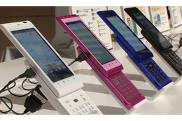 【ビデオニュース】KDDI、スライド型3Dスマートフォン「AQUOS PHONE IS11SH」 画像