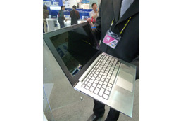 【COMPUTEX TAIPEI 2011(Vol.7)】ASUSTeK、「Padfone」と超薄型ノートPC「UX Series」 画像