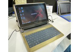 【COMPUTEX TAIPEI 2011(Vol.16)】GIGABYTE、専用ドックや予備バッテリもそろう10.1型Windowsタブレット「S1080」 画像
