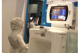 【Interop Tokyo 2011(Vol.17):動画】セガが目をつけたサイネージビジネスの穴場は“トイレ”だった 画像