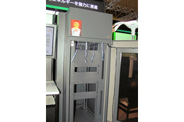 【Interop Tokyo 2011(Vol.21)】富士通、省エネ効果を高めたコンパクト設計の「ファシリティキューブ」 画像