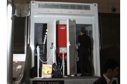 【Interop Tokyo 2011(Vol.23)】日本フルハーフ、実物大の「ISOコンテナデータセンター」を展示 画像
