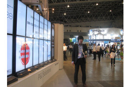 【Interop Tokyo 2011（Vol.34）】会場のノベルティを集めてみた！「LEDライト」や「扇子」「ツボ押し」など様々なグッズ 画像