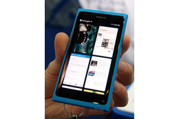 【CommunicAsia 2011】初のMeeGo OS搭載スマートフォン「Nokia N9」……その特徴は？ 画像