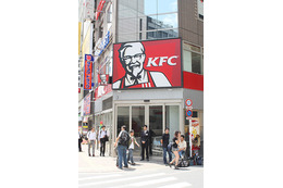 「初めてのバイトはKFCでした」……ほしのあき、ニワトリ姿で猛アピール! 画像