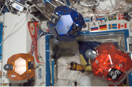 NASA、ISS内部にてAndroidスマートフォン「Nexus S」を活用 画像