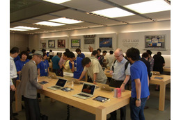 【フォトレポート】「MacBook Air」「Mac mini」の新モデル販売スタート!……混雑するApple Store, Ginza 画像