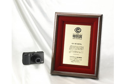 リコーのコンパクトデジカメ「GR DIGITAL」がカメラ記者クラブ特別賞に 画像