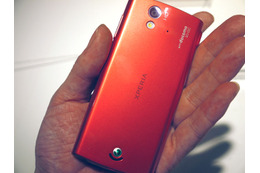 ソニー・エリクソンの新製品「Xperia ray」を会場でチェック 画像