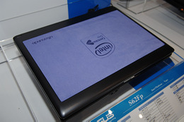 東レ、スエード調の人工皮革「Ultrasuede」を外装に使用したノートPCをインテルと共同企画 画像