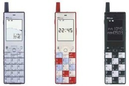 通信方式が3Gならデザインも新世代なものを? auがデザイナーと協力して携帯電話「INFOBAR 」を発売 画像