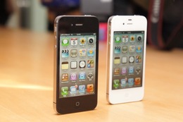 iPhone 4S、auとソフトバンクで通信速度が違う……実際は? 画像