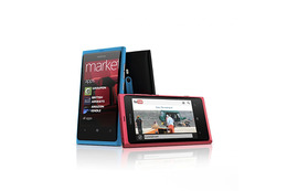 ノキア、Windows Phone搭載の「Lumia 800」「Lumia 710」を発表  画像