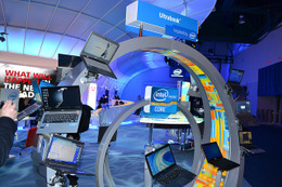 【CES 2012:フォトレポート】会場の様子(2) Intel、サムスンなど各社ブースの様子 画像
