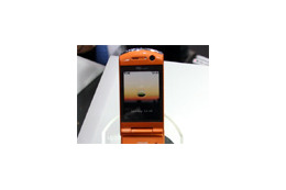 【CEATEC 2006 Vol.19】au新機種カタログ(画面はハメコミ合成ではありません!) 画像