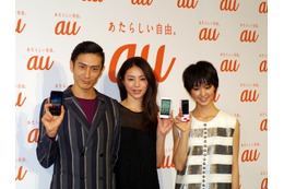 【au 2012年春モデル発表会】井川遥、伊勢谷友介、剛力彩芽、そして星飛雄馬がそろい踏み  画像