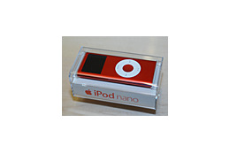赤いiPod nano、アップルストア各店で販売開始　売上の一部は寄付金に 画像