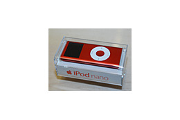 赤いiPod nano、アップルストア各店で販売開始 売上の一部は寄付金に 画像