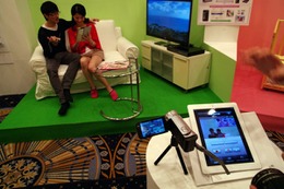 【ビデオニュース】国内初! Wi-Fi Direct機能搭載のJVCビデオカメラ「エブリオ」はどう使う? 画像