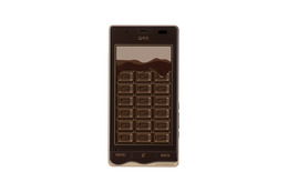 ドコモ、板チョコデザインのスマホ「Q-pot.Phone SH-04D」をバレンタインに発売 画像