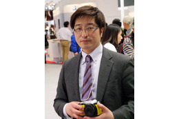 【CP＋ 2012（Vol.1）】デザインと高画質・機能性の両立を目指した……ペンタックス K-01 商品企画担当  画像