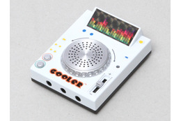 iPodなどと繋いでお手軽DJ体験! スクラッチ音が鳴らせるミニターンテーブル 画像