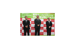 ついに始まった番号ポータビリティ -SBMは記念セレモニーでも予想外! 画像