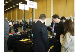 【MWC 2012 Vol.10(動画)】iPhoneやGALAXYに防水機能を!HzOがWaterBlock技術をデモ 画像