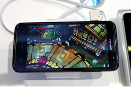 【MWC 2012 Vol.30(動画)】ファーウェイ、世界最速クアッドコアCPU搭載スマホ「Ascend D quad」 画像
