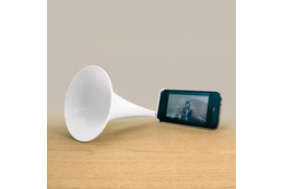 電源不要で再生音を増幅! iPhone 4S/4用スピーカーアタッチメント 画像