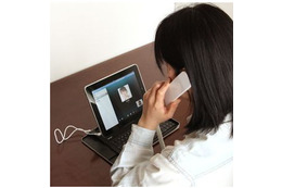 iPhone・iPadが受話器付きのノートPCに!? Skypeにも対応するBluetoothキーボード 画像