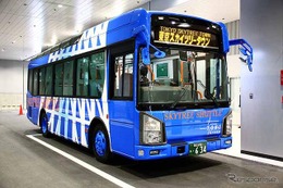 スカイツリーシャトルの専用バス、ガラスルーフ仕様車を公開 画像