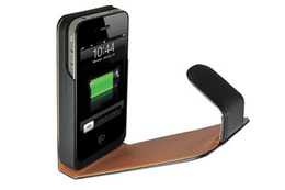 FMトランスミッタ・レザーケース一体型iPhone 4S・4用補助バッテリ、通話を最大5時間延長