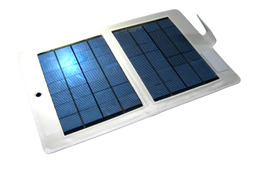 ブックケース型でB5サイズに折りたためる携帯ソーラー発電機 画像