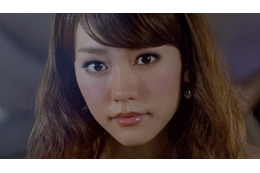 松本潤が桐谷美玲に迫る“本気の”キス……『Fasio』新TV-CM「本気のアイ」篇の放映スタート 画像