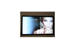シャープ、世界最大の108型フルHD液晶テレビを開発 CES 2007に参考出展 画像