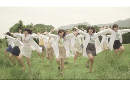 なぜ女医さん!? AKB48“ネクストガールズ”が白衣姿で新CMに登場 画像
