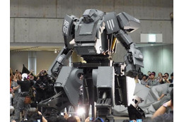 【ワンフェス2012夏】搭乗可能な巨大ロボット「クラタス」、幕張メッセに立つ！ 画像