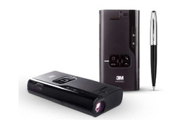 重さ約413g! 携帯サイズながら65ルーメンで投影可能なモバイルプロジェクター 画像